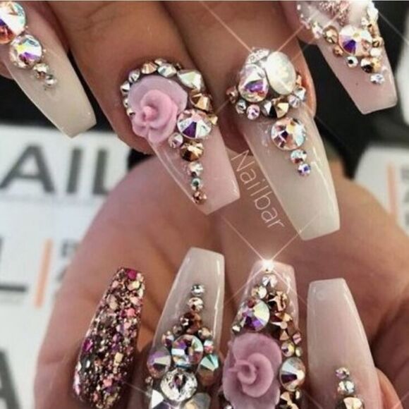 Lilac and gold nail embellishments - Picture 3 of 3